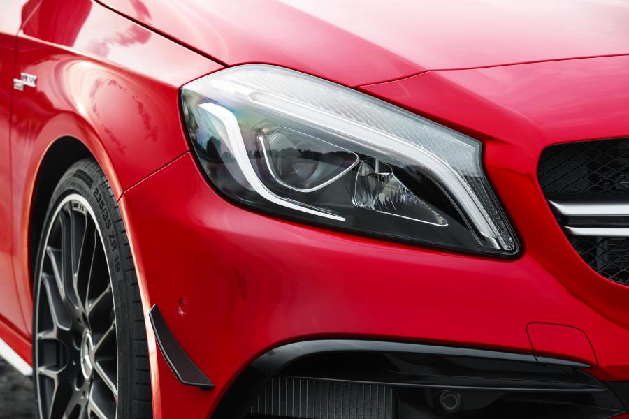 Детали экстерьера Mercedes-AMG A45 4Matic 2015 года  (фото 17 из 41)